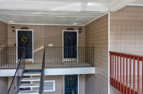 604 Brighton Pt, Atlanta, GA 30328-1369