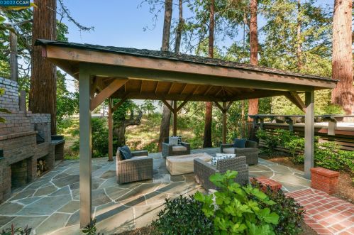 31 Ridge Park Ln, Concord CA 94518-1451 exterior