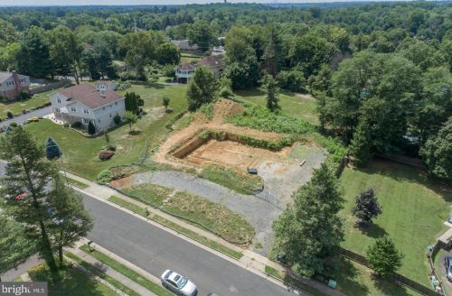 1172 Laurel Ln, Huntingdon Valley PA 19006-3216 exterior