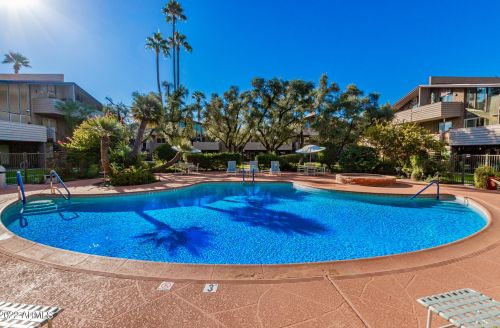 8008 Central Ave, Phoenix AZ  85020-3670 exterior