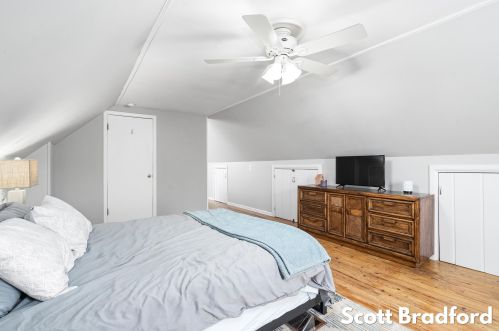 1317 Northlawn St, Grand Rapids MI 49505-3867 exterior