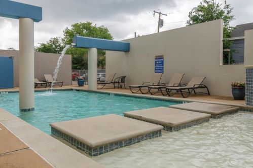 4414 Cedar Springs Rd, Dallas TX 75219-2028 exterior