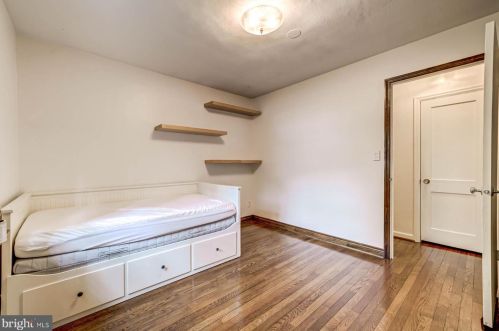 5217 Mitchell St, Alexandria VA 22312-2124 exterior