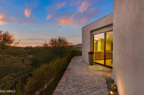 5841 Echo Canyon Cir, Phoenix AZ 85018-1243 exterior