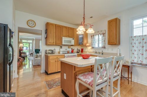 77 Warwick Way, Southampton NJ 08088-1150 exterior