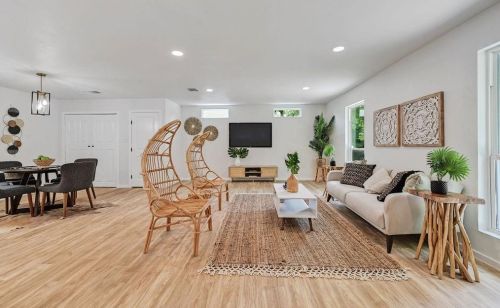 303 Blueberry Hl, Austin TX 78745-4081 exterior