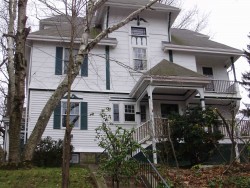 140 Newtonville Ave, Newton, MA 02458-1830