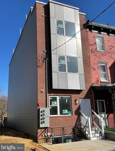 667 39th St, Philadelphia PA 19104-1855 exterior