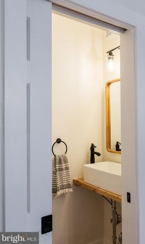 214 James St, Lancaster PA 17603-2839 exterior