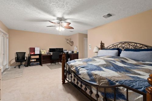 1718 Ocean Cove Ave, Fort Pierce FL  34953-2450 exterior