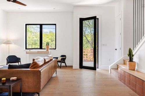 1301 Deloney St, Austin TX  78721-1909 exterior