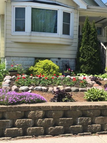 3277 8th St, Milwaukee, WI 53215-4709