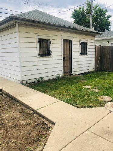 4107 Barry Ave, Chicago IL 60641-5034 exterior