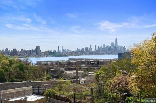 600 Gregory Ave, Union City NJ  07086-5814 exterior