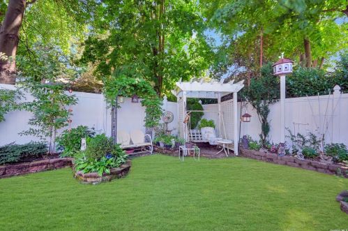 29 Vondran St, Huntington Station NY 11746-2548 exterior