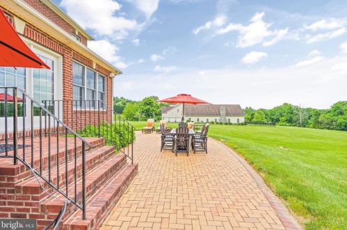 17675 Tobermory Pl, Leesburg VA 20175-7053 exterior