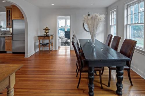 11 Dover Rd, Westport CT 06880-2627 exterior