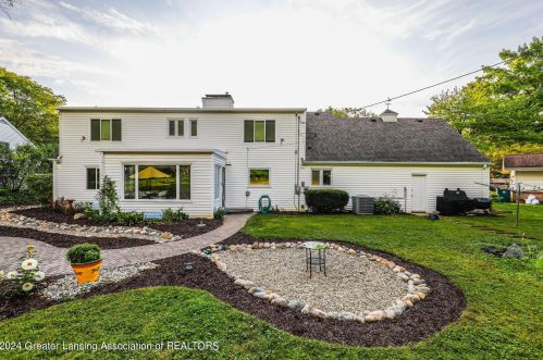 1053 Lantern Hl Dr, East Lansing MI 48823-2831 exterior