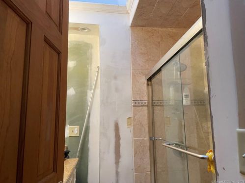 95 Covington Dr, Milford CT 06461-1804 exterior