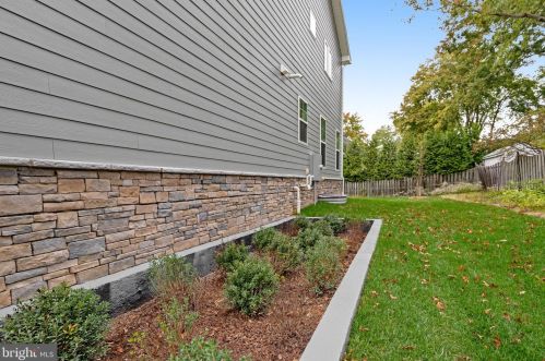 920 Darton Dr, Alexandria VA 22308-2021 exterior