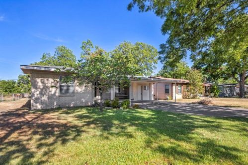 7914 Burrell Dr, Austin TX  78757-8334 exterior