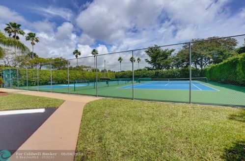 3 Mayfair Ln, Boynton Beach FL 33426-7717 exterior