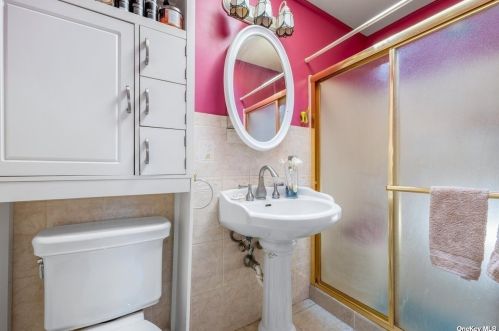 1660 Arkansas Dr, Valley Stream NY 11580-1804 exterior