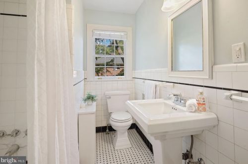 2409 Seminary Rd, Silver Spring MD 20910-1354 exterior