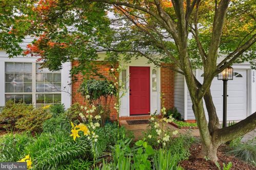 2958 Emerald Chase Dr, Herndon, VA 20171-2320