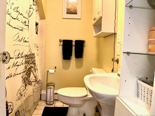 29 Cedar Crst Pl, Norwalk CT 06854-1402 exterior