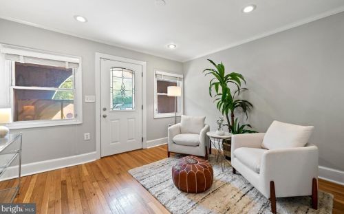 718 13th St, Washington, DC 20002-4463