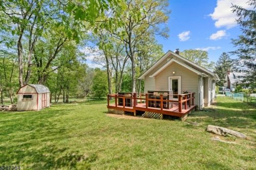 33 Mendes St, Parsippany NJ 07834-1216 exterior