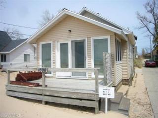 1686 Beach St, Meskegon MI  49441-1008 exterior