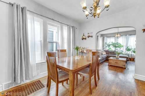 5725 Giddings St, Chicago IL 60630-2930 exterior