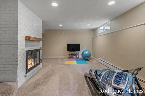 3214 Brookshire Dr, Grand Rapids MI 49508-2445 exterior