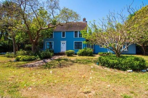 8005 Indian River Dr, Fort Pierce, FL 34982-7818