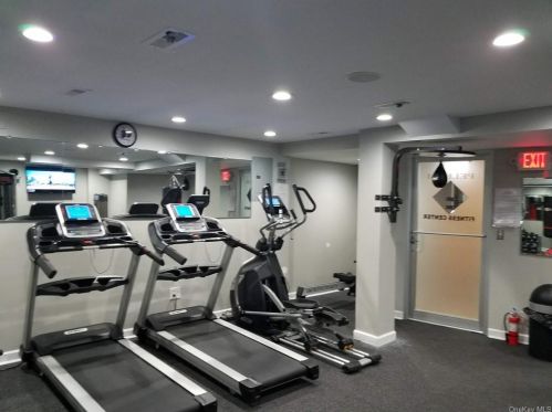 1874 Pelham Pkwy, Bronx NY  10461-3709 exterior