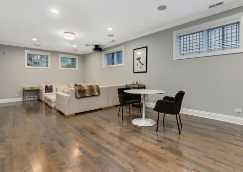 4147 Damen Ave, Chicago IL 60618-3045 exterior