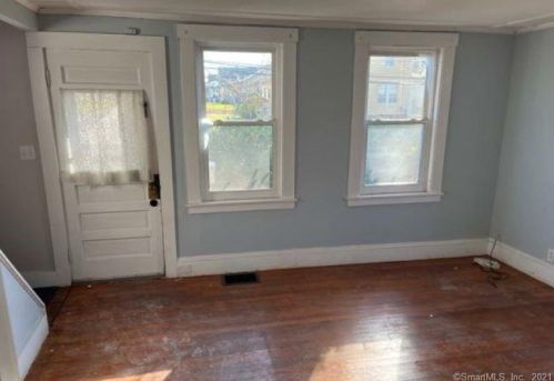 59 Woodland St, Manchester CT 06042-3011 exterior