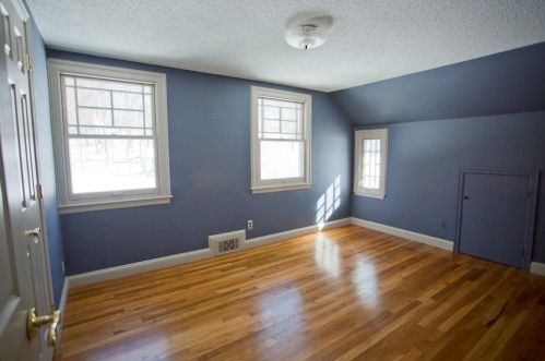 111 Laurel Rd, West Springfield MA 01089-3004 exterior