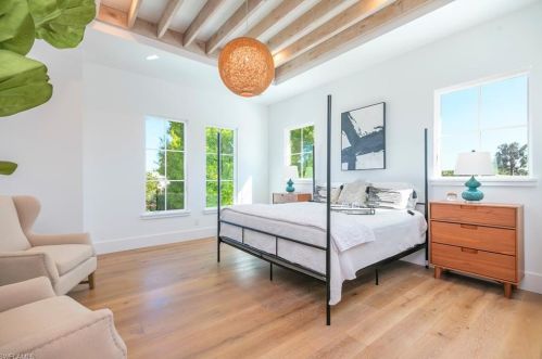 3770 Crayton Rd, Naples FL 34103-3529 exterior