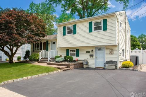 27 Finley Rd, Edison, NJ 08817-3825