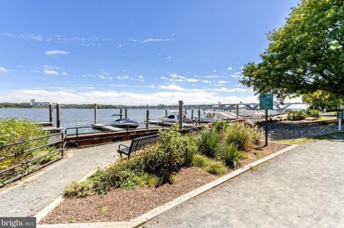 25 Wilkes St, Alexandria VA 22314-3853 exterior