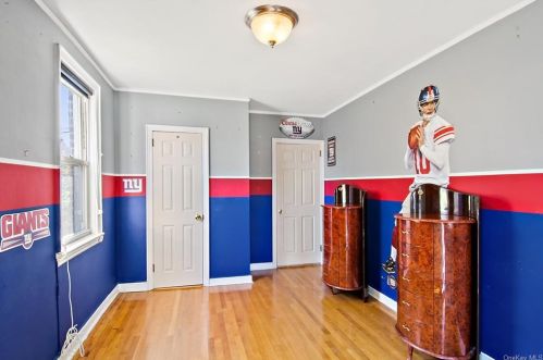 2320 Tenbroeck Ave, Bronx NY 10469-5308 exterior