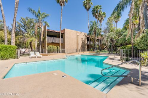 556 Dodge Blvd, Tucson AZ  85716-5162 exterior