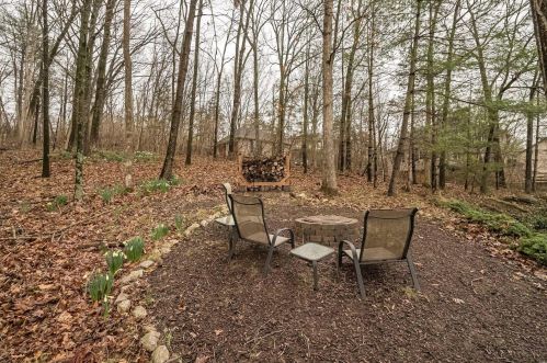 11070 Rambling Oaks Dr, Saint Louis MO 63128-2036 exterior