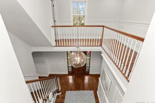 80 Indian Harbor Dr, Greenwich CT 06830-7148 exterior