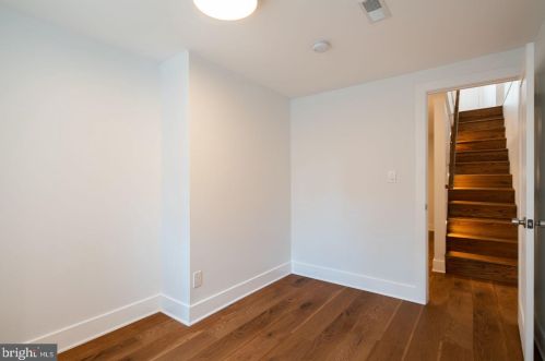 2833 Jackson St, Philadelphia PA  19145-2426 exterior