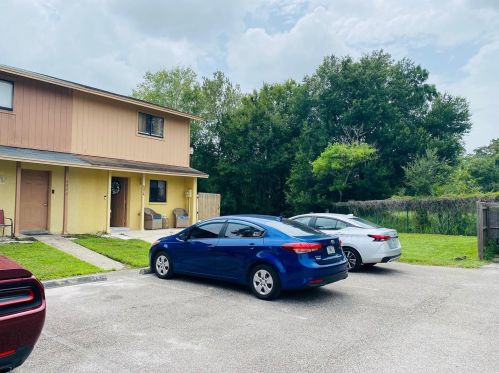 4024 Oak Limb Ct, Tampa, FL 33614-2682