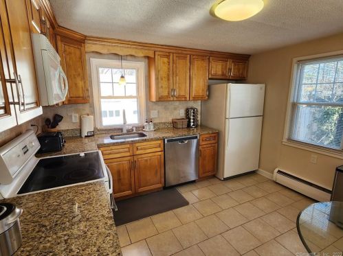 121 Loomis St, Manchester CT  06042-1947 exterior